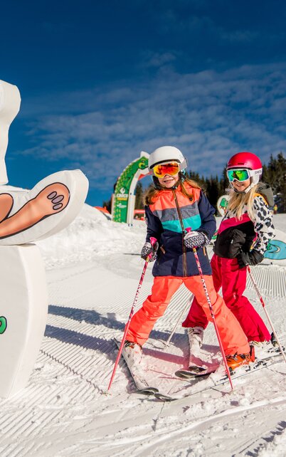 Kinder auf der Croco-Trophy Piste & Foto mit dem Kanguru | © © Christine Höflehner