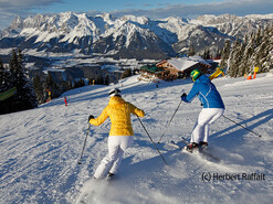 Herrliches Panorama erwartet dich beim Skifahren auf der Planai! | © Herbert Raffalt