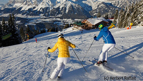 Herrliches Panorama erwartet dich beim Skifahren auf der Planai! | © Herbert Raffalt