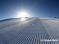 Spend a wonderful day skiing on the Planai when the weather is fine!