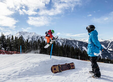 Jump over on of the Kicker in the Superpark Planai.  | © nikolamilatovic