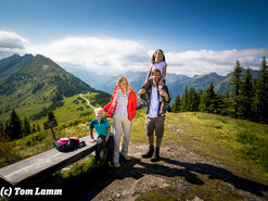Hiking with the whole family in the holidays region Schladming-Dachstein. | © Tom Lamm