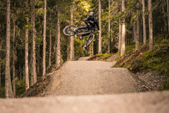 It goes up high in the Bikepark Schladming | © Roland Haschka