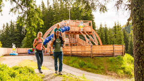 Der Nordpol: Kletterturm und Kugelbahn im Hopsiland Planai. | © Christine Höflehner