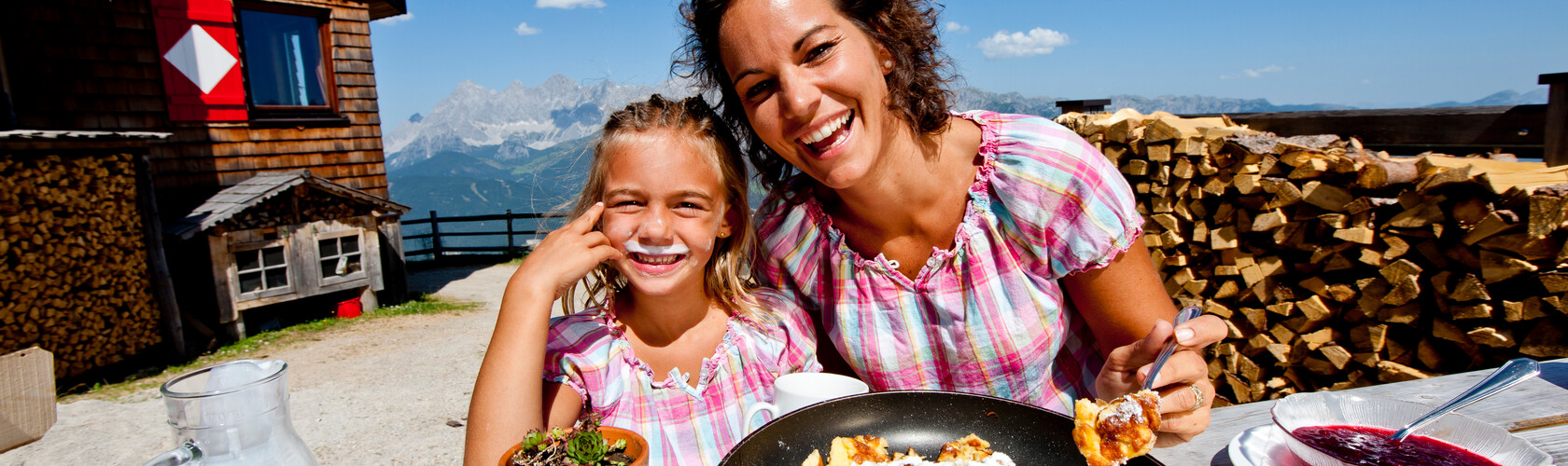 Styrian cosiness at the hut rest on our mountains! | © Tom Lamm