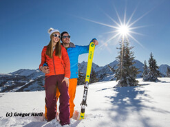 Zu zweit macht das Skifahren mehr Spaß auf der Planai.  | © Gregor Hartl