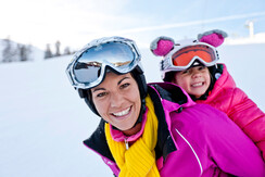 Skiing with the child on the Planai and Hochwurzen | © Tom Lamm