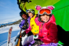 Family in the chairlift | © Tom Lamm