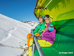 Enjoy the comfortable chairlift on the Planai.  | © Gregor Hartl 