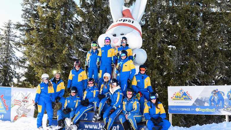 Das Team der Hopsi-Skischule | © shooting-star.at